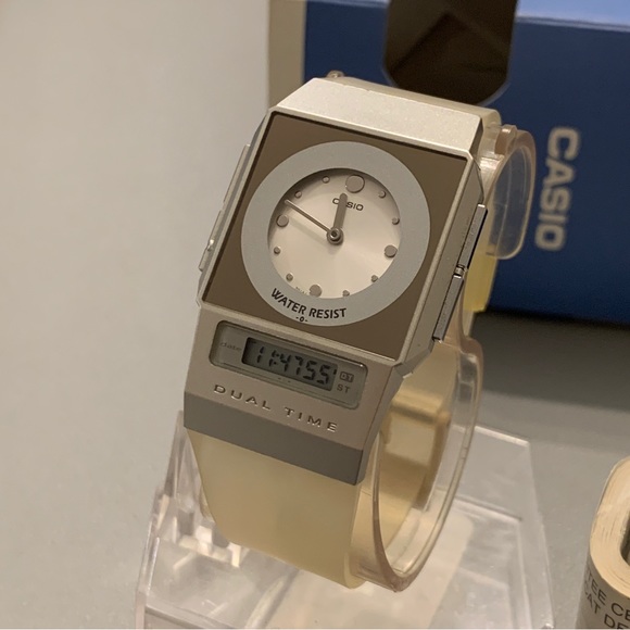 Vintage New Old Stock Casio analog/digital watch. - Picture 2 of 6